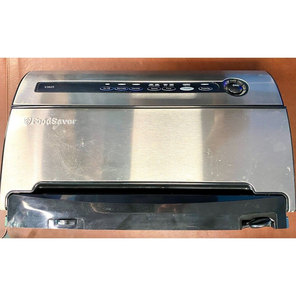 Foodsaver V3825 FOOD SEAL VACCUM Kitchen Appliance - USED With 3 attachments